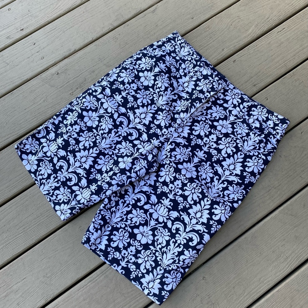 NWOT Jones New York Sport - Woman’s blue/white floral pattern Bermuda sh…